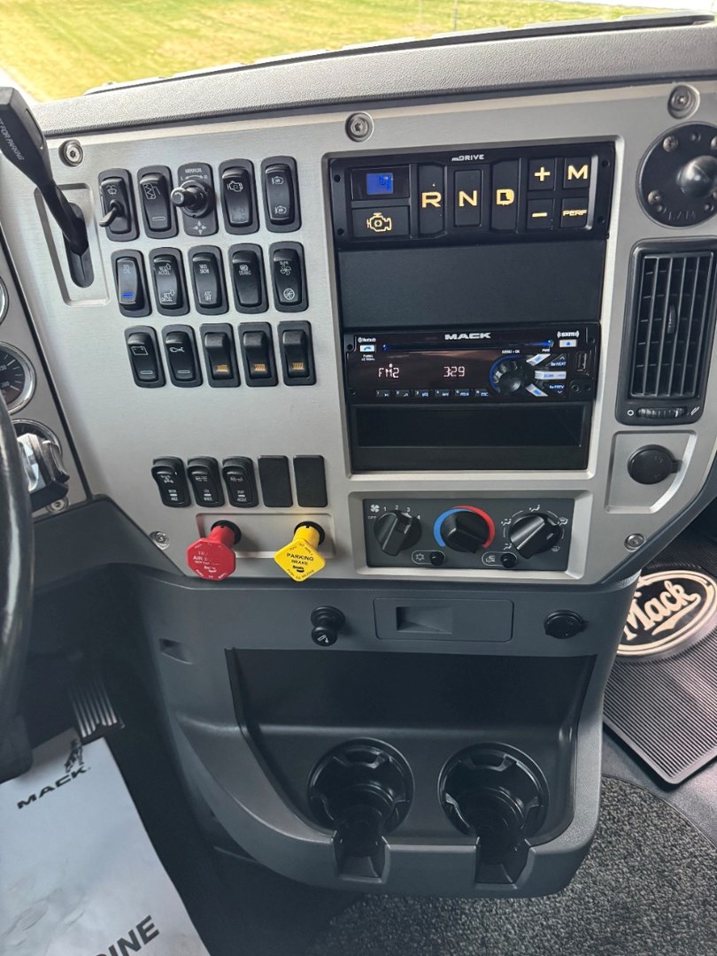 2018 MACK CXU613 - USED TRUCKS SLEEPER - image 16